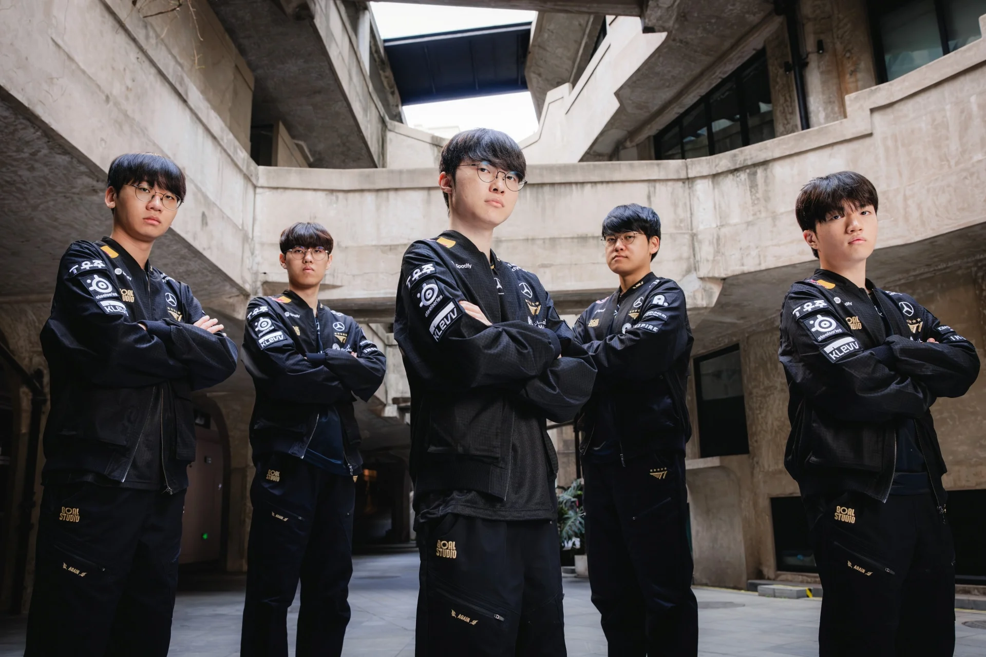 T1 está clasificado a semifinales de Worlds 2025 remontando a Anyone's Legend